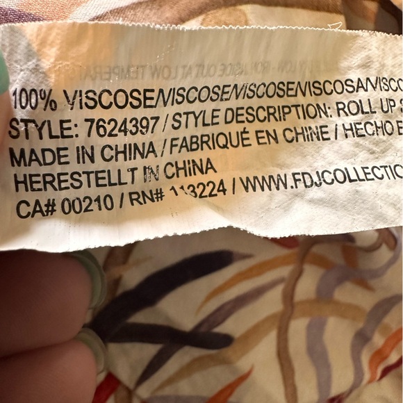 FDJ Colorful Grasses Roll-Up Sleeves Top NWOT - Picture 7 of 7